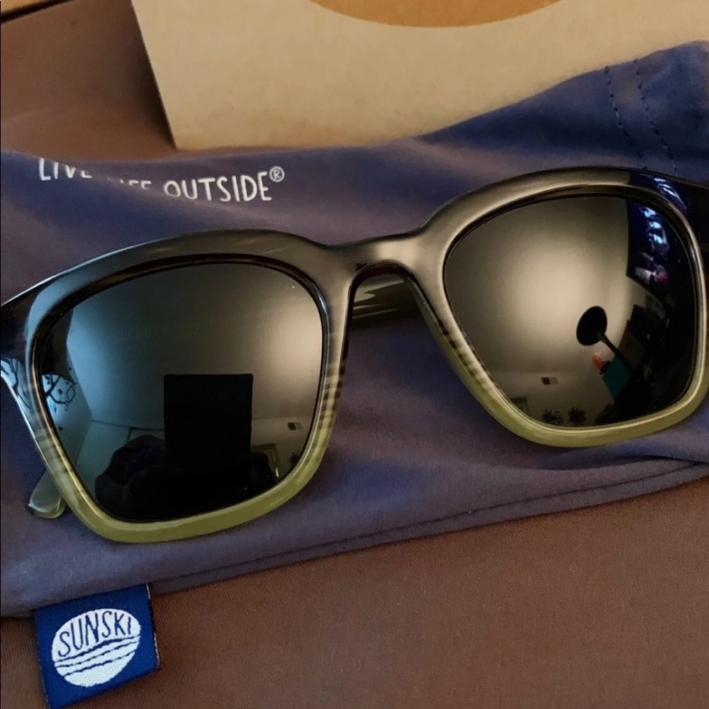 Sunski Moraga sunglasses